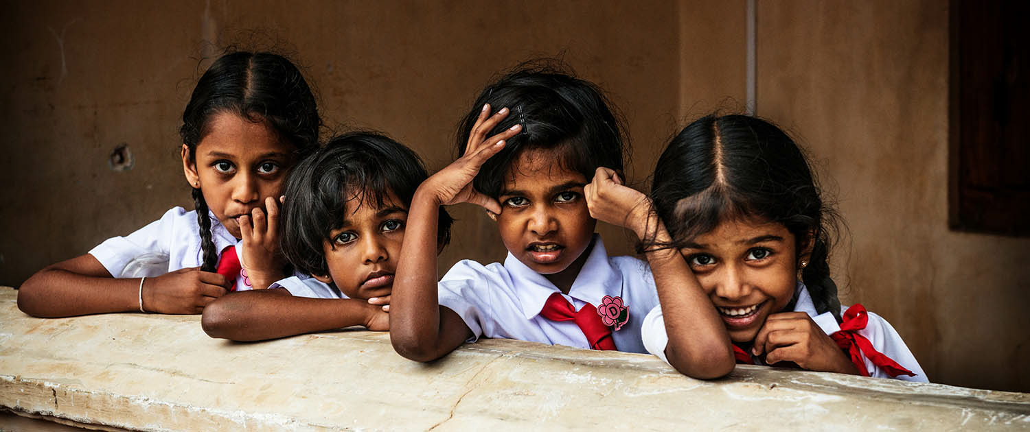 Enfants à l'école au Sri Lanka